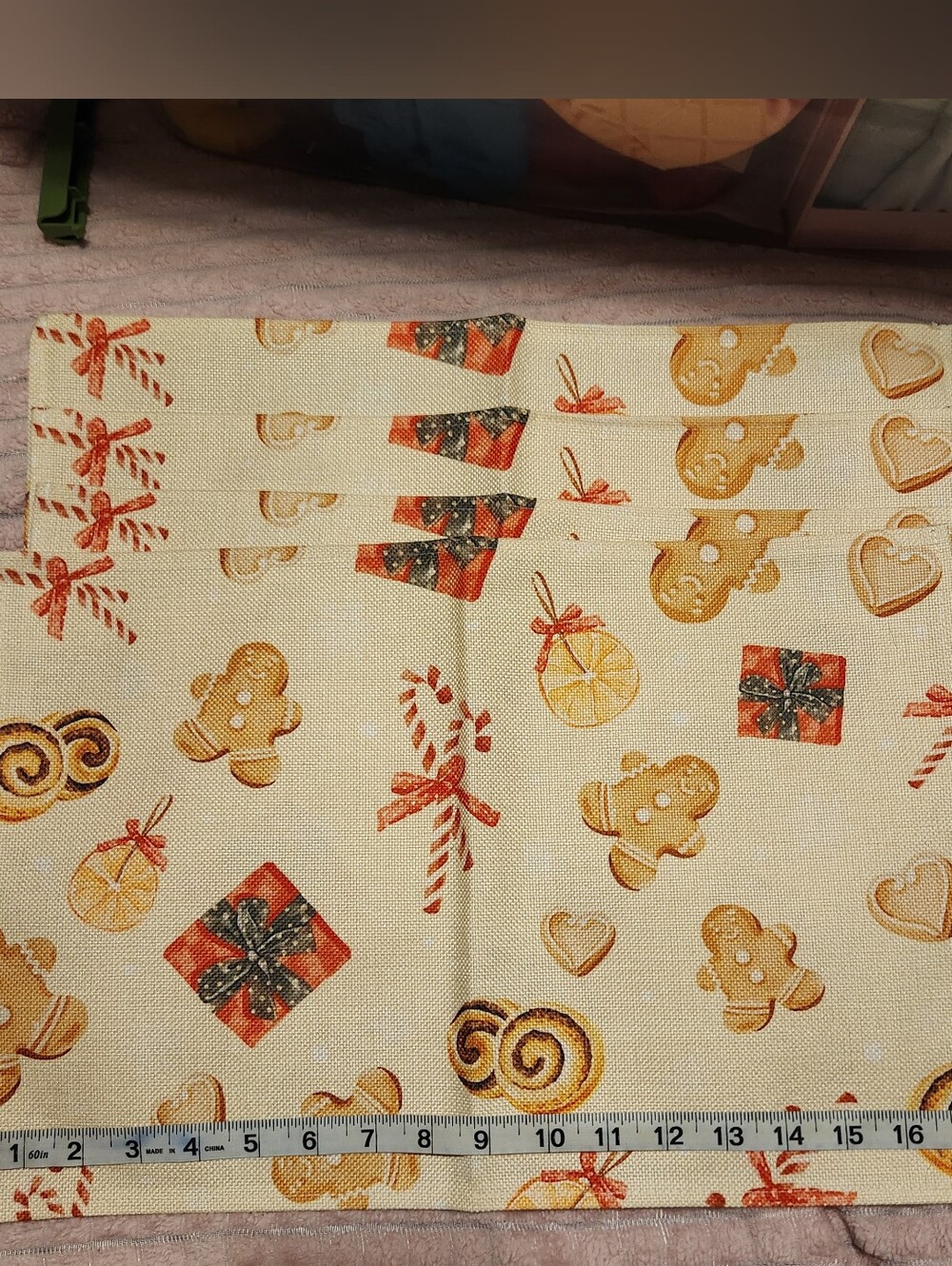 Holiday Gingerbread & Candy Pattern Beige 4 Piece Cloth Place Mat Set NEW